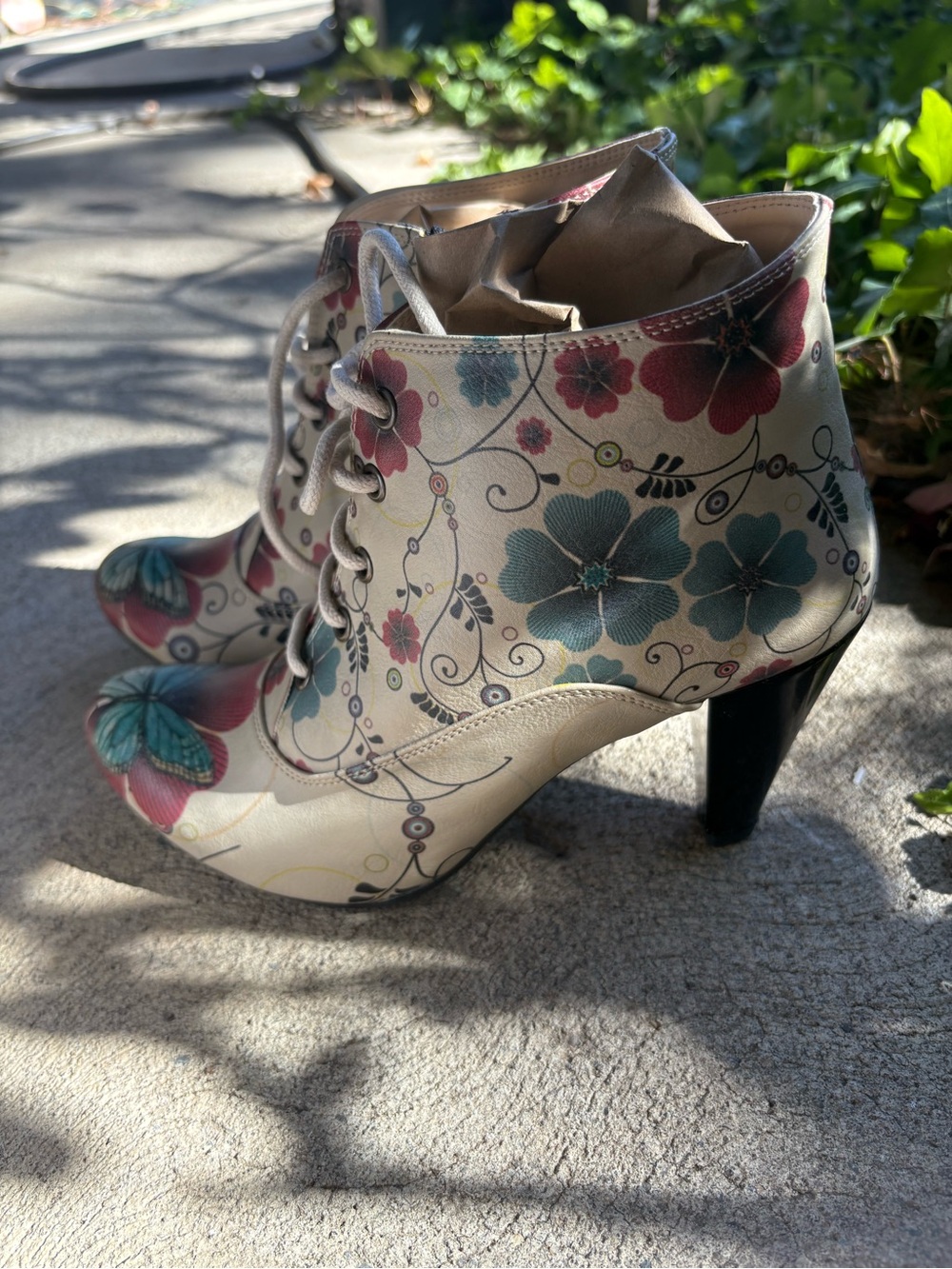 Goby Floral Lace-Up Ankle Boots in Cream with Teal & Pink Accents butterflies pa